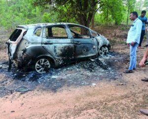 CG - जिंदा जला शिक्षक : दिल दहलाने वाली घटना, चलती कार में लगी भीषण आग, देखते ही देखते तेजी से फैली आग, लोगों की आंखो के सामने जिंदा जल गया शिक्षक.....