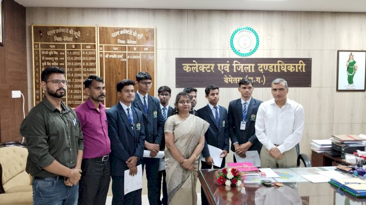 CG:बेमेतरा जवाहर नवोदय विद्यालय के 10वीं एवं 12वीं के मेधावी छात्रों को कलेक्टर रणबीर शर्मा ने किये सम्मानित...