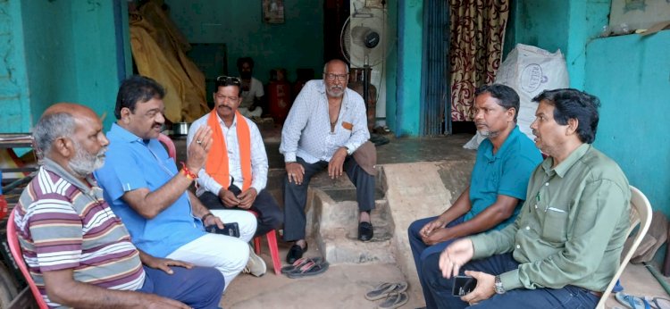 Jagdalpur News : धर्मपुरा नंबर 1 में पप्पू गुप्ता की धर्मपत्नी राजकली गुप्ता गत दिनों आकस्मिक निधन होने पर पूर्व विधायक रेखचंद जैन पहुंचे सांत्वना देने वह शोक व्यक्त किया...