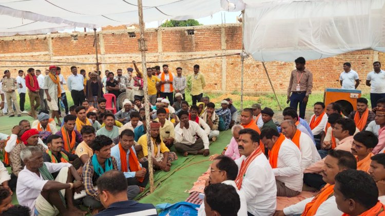 उपमुख्यमंत्री विजय शर्मा ने तरेगाँव जँगल जाकर क्षेत्रवासियों की मुलाकात।