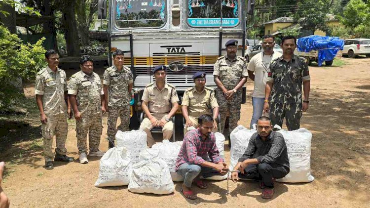 CG - गांजा तस्करी पर बड़ी कार्यवाही : शातिर तरीके से हो रही थी तस्करी, लाखों का गांजा जब्त, मास्टर माइंड फरार, दो अंतर्राज्यीय तस्कर गिरफ्तार…...
