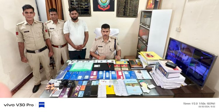 CG - सरकारी नौकरी दिलाने के नाम पर धोखाधड़ी : 04 लोगो से कुल 11,39,000/- रूपये की राशि लेकर किया गबन, आरोपी को 24 घंटे के भीतर कोतवाली पुलिस ने किया गिरफ्तार...