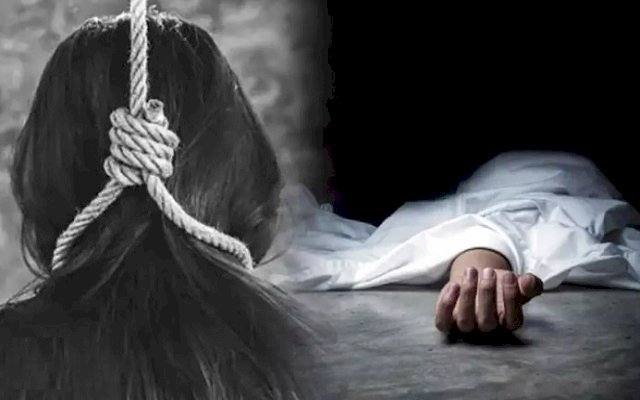 CG - माँ - बेटी ने की आत्महत्या : 13 साल की बेटी के साथ फांसी के फंदे पर झूली मां, इस वजह से उठाया ये आत्मघाती कदम, खुदखुशी से पहले इंस्टाग्राम पर पोस्ट की स्टोरी, लिखा- ‘तू आएगा ही नहीं तो.....
