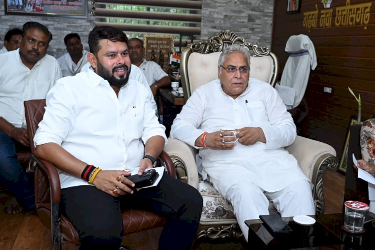 CG:जिला कांग्रेस कमेटी बेमेतरा द्वारा एक दिवसीय धरना प्रदर्शन कल... बेमेतरा जिले के प्रभारी व पूर्व विधायक दुर्ग अरूण वोरा निरीक्षण करने पहुंचे एवं जगह का जायजा लिए.. साथ में पूर्व विधायक आशीष छाबड़ा रहे