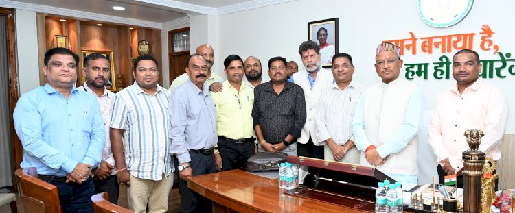CG - बस्तर के युवा पत्रकार साथी पत्रकारों के लिए आवासीय कॉलोनी की मांग को लेकर मुख्यमंत्री विष्णु देव साय से की मुलाकात...