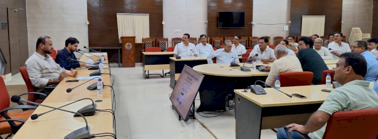 CG - बस्तर कलेक्टर ने जगदलपुर शहर के मुख्य चौक-चौराहों के सौंदर्यकरण हेतु विभिन्न समाज, संघ के प्रमुखों से की चर्चा...