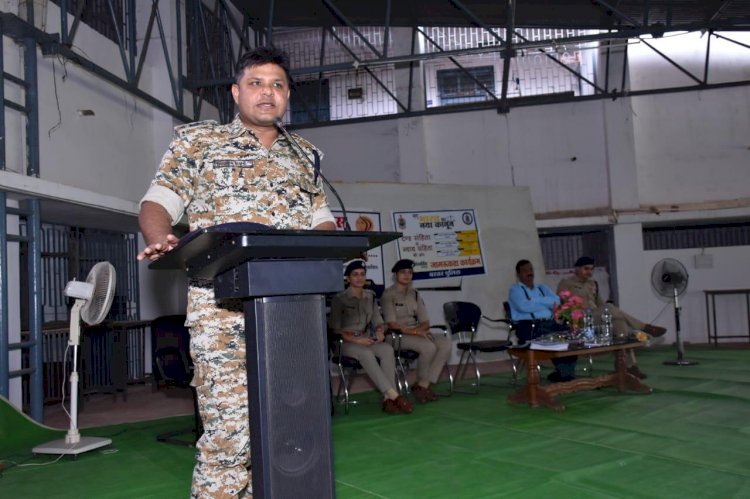 CG - शासकीय इंजीनियरिंग कॉलेज एवं छत्तीसगढ़ गर्ल्स बटालियन एनसीसी में एनसीसी कैडेट्स धरमपुरा में कॉलेज के अध्यापक और विद्यार्थी वर्ग को नवीन विधि के बारें में बस्तर पुलिस ने दी जानकारी...