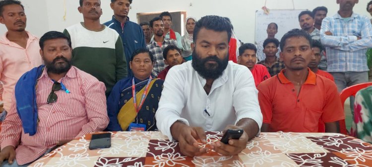 दंतेवाडा जिले के गांव तोयलंका मे हुवा महिला का हत्या जमीन विवाद का नहीं बल्की, मसीही धर्म मानने के कारण, बिंदु का किया गया हत्या, पीड़ितों से मील सुना आप बीती, भाजपा सरकार कराए जांच, इस हत्या कांड के पीछे कौन, नहीं तो होगा उग्र आंदोलन - नरेन्द्र भवानी /छ.ग. यु. म