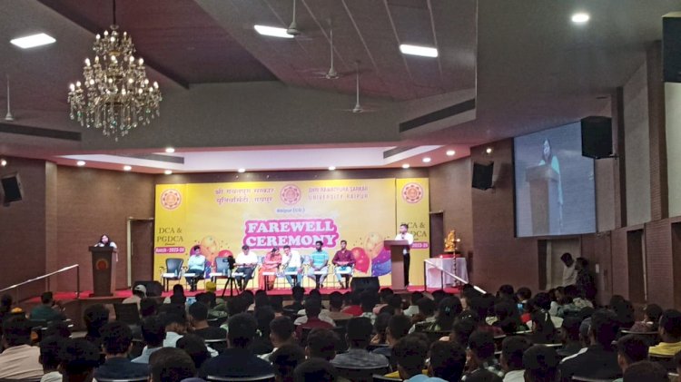 मैजिक माइक्रोवेव सॉल्यूशन कंप्यूटर सेंटर के संस्थापक मिथिलेश ठाकुर सर को किया गया सम्मानित शिक्षा में उत्कृष्ट योगदान हेतु रावतपुरा सरकारी यूनिवर्सिटी से* ।