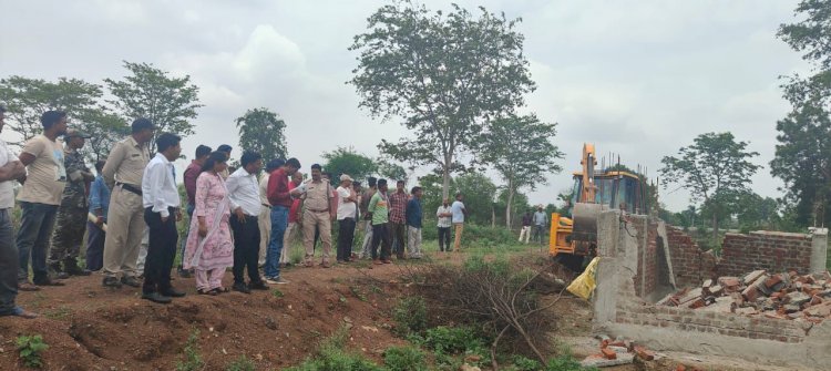 CG - संवेदनशील CM की सख्त कार्रवाई : सरकारी जमीन से हटाया गया बेजा कब्जा, ग्रामीणों ने की थी शिकायत, अब किसानों को खेतों तक जाने में होगी आसानी, लड़ाई-झगड़े से भी मिलेगा छुटकारा.....