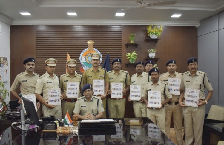 CG - 3 आरक्षक निलंबित : 12 पुलिस अधिकारी बने कॉप ऑफ द मंथ, इस वजह से किया गया सम्मानित.....