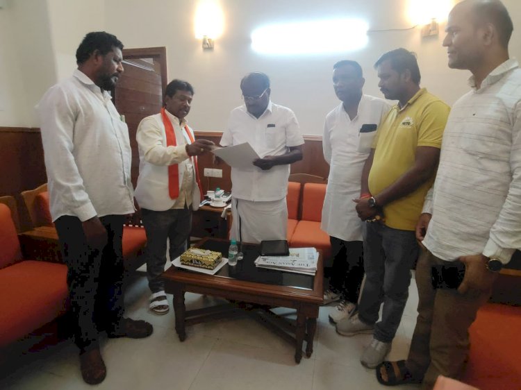 CG - बस्तर सांसद महेश कश्यप के नेतृत्व में जय झाड़ेस्वर समिति का प्रतिनिधि मंडल मिला केन्द्रीय इस्पात एवं उद्योग मंत्री एच डी कुमार स्वामी से...