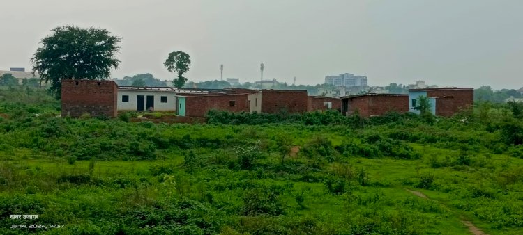 CG - नेशनल हाईवे से लगी सेवा भूमि को दलाल कौड़ीयो मोल खरीद कर टुकड़े टुकड़े में बेच रहे महंगे दामों पर...