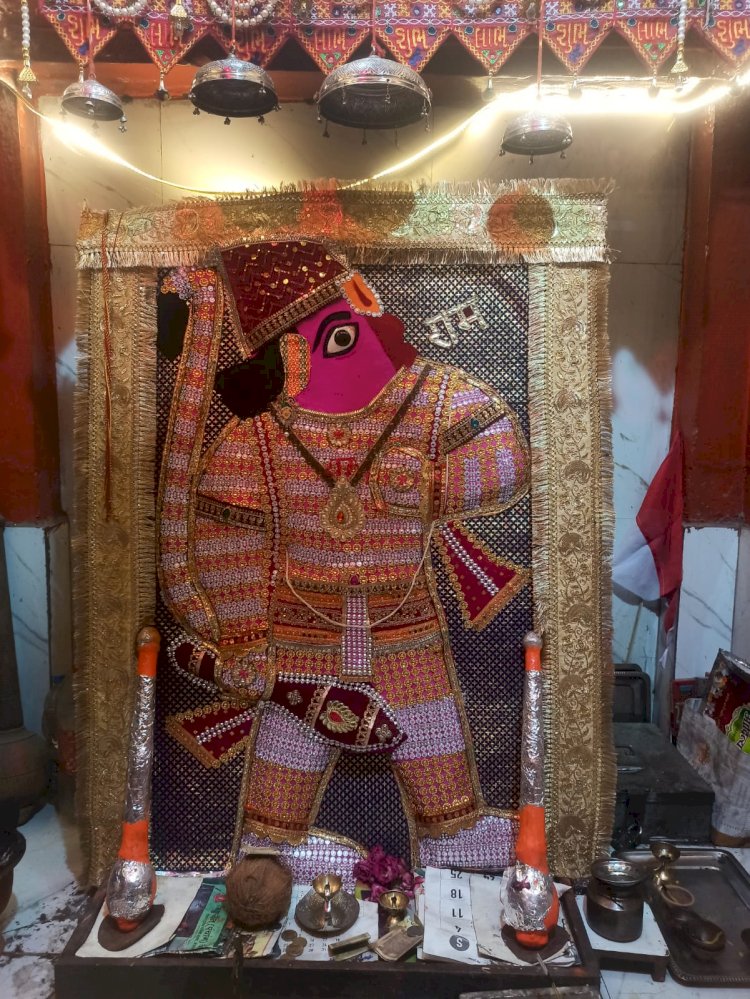 श्री सिद्धेश्वर बालाजी को स्वर्ण चोला करवाया धारण