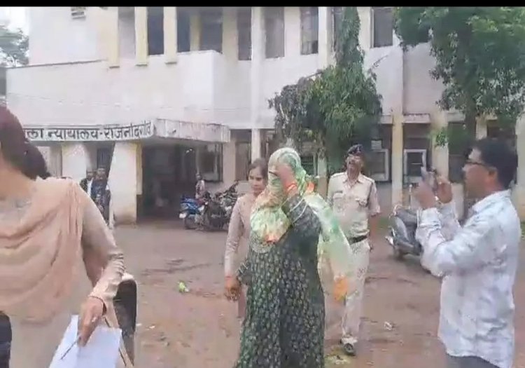 CG - महिला सहायक संचालक गिरफ्तार : विभाग को करोड़ों का चूना लगाने वाली महिला सहायक संचालक गिरफ्तार, FIR के बाद से थी फरार, अब ऐसे चढ़ी पुलिस के हत्थे.....
