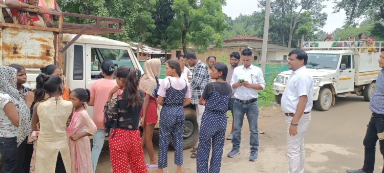 बाल मजदूरों से रोपाई करवाने हेतु ले जा रहे वाहनों के ऊपर एसडीएम ने की कार्यवाही...