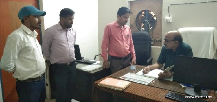 CG:साजा SDM जनपद पंचायत साजा का अचानक निरीक्षण करने पहुंचे... 20 कर्मचारी गायब मिले....कारण बताओ नोटिस जारी करने के निर्देश दिये