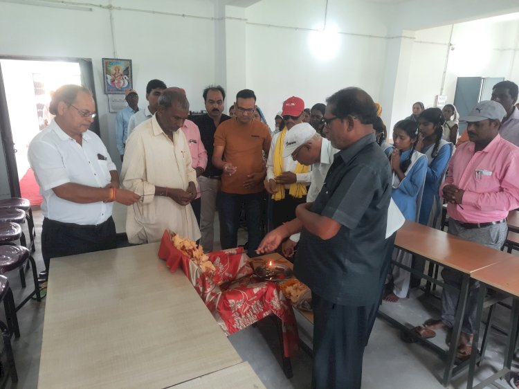शासकीय उच्चतर माध्यमिक विद्यालय बुढ़ीखार में संपन्न हुआ शिक्षक पालक बैठक बच्चों के बौद्धिक विकास हेतु पालक शिक्षक का योगदान महत्वपूर्ण = विनोदकुमार द्विवेदी