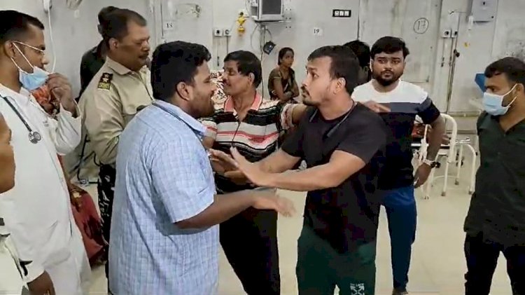 CG - सिम्स अस्पताल में बवाल : उल्टी होने से महिला की मौत, परिजनों ने अस्पताल में किया जमकर हंगामा, लगाए ये गंभीर आरोप.....
