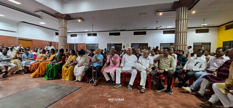 कल सिरहासार भवन में बांगलादेश में हिन्दुओ पर हिन्दुओ पर हुए अत्याचार, हत्या , बलात्कार , लूट व मंदिरों को तोड़ने व जलाने जैसे कुकृत्य के खिलाफ सर्व हिन्दू समाज के द्वारा बैठक आहूत की गई...