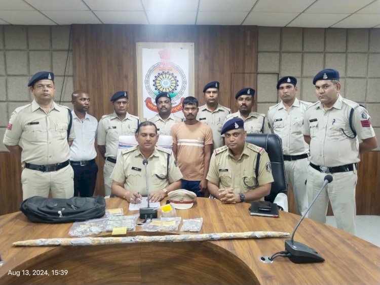 अंतर्राज्जीय चोर गिरोह के सदस्य को थाना सूरजपुर पुलिस ने किया गिरफ्तार... सोने-चांदी की बिक्री रकम 1 लाख 40 हजार रूपये व चांदी के गहने बरामद...