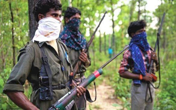 CG ग्रामीण की हत्या : लाल आतंक की कायराना करतूत...नक्सलियों ने मुखबीर के शक में ग्रामीण को उतारा मौत के घाट, पूरे इलाके में दहशत का माहौल.....