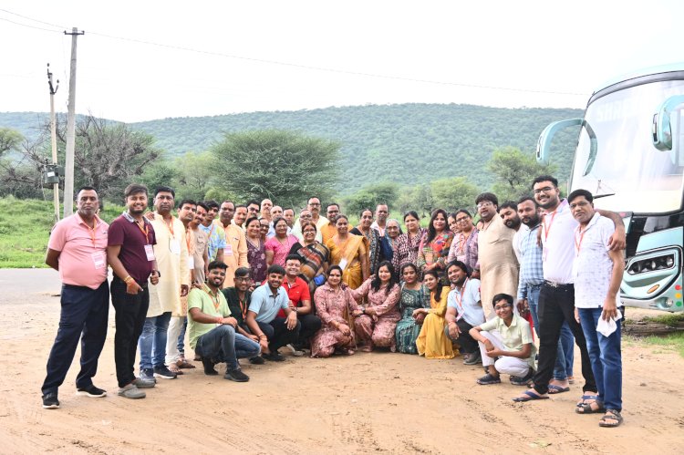 श्याम की टोली छ.ग के द्वारा 35 प्रथम दर्शनार्थी सहित कुल 65 श्याम प्रेमियों को
कराया गया बाबा श्याम सहित अनेक मंदिरों के दर्शन,कैसे अनोखी रहीं ये यात्रा पढ़े पूरी ख़बर....
