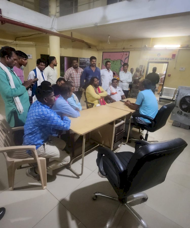 CG - जनता कांग्रेस के जांच दल को कोंटा - सुकमा बॉर्डर में भ्रष्टाचार और तस्करी की गंभीर शिकायतें मिली, कोंटा थाना प्रभारी को जांच दल ने सौपा ज्ञापन...