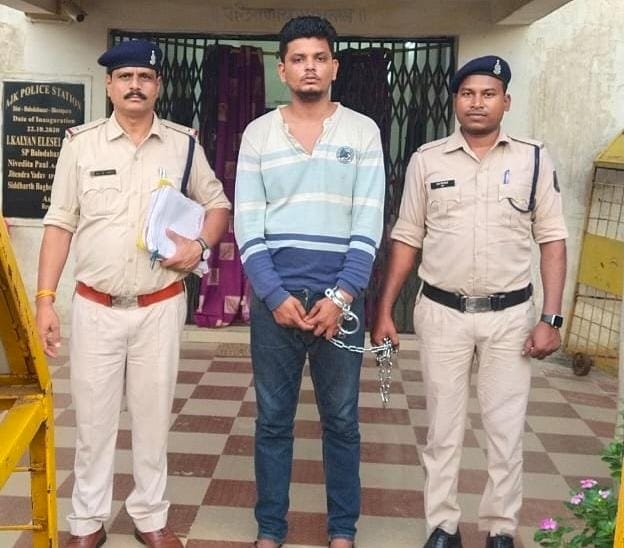 CG - हनी ट्रैप का शिकार हुए कई लोग: रेप के मामले में फंसाने के नाम पर लाखों की वसूली, ऐसे पकड़ाया सेक्सटॉर्शन रैकेट का मास्टर माइंड....
