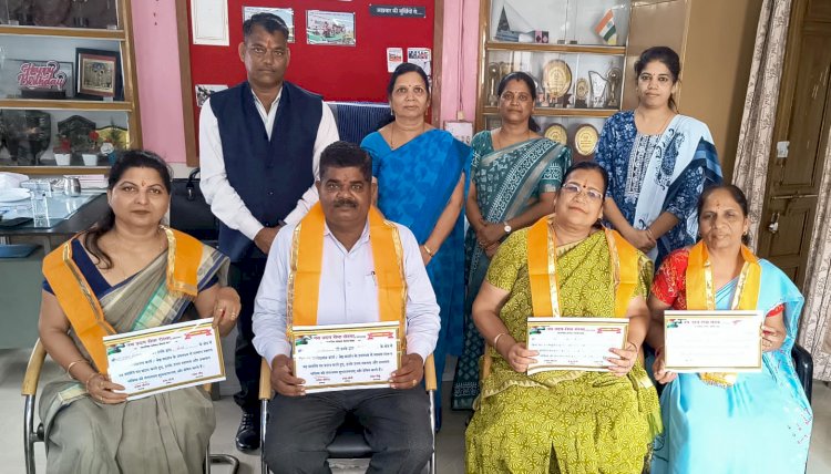 नव उदय सेवा संस्था ने शिक्षक दिवस की पुर्व संध्या पर शिक्षकों का किया सम्मान