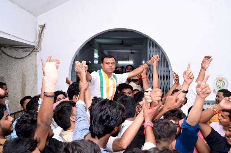 CG Politics : गृह मंत्री विजय शर्मा ने ABVP और NSUI के बीच हुई भिड़ंत पर जारी किया बयान, FIR के लिए धरने पर बैठे पीसीसी चीफ दीपक बैज को लेकर कही ये बड़ी बात......