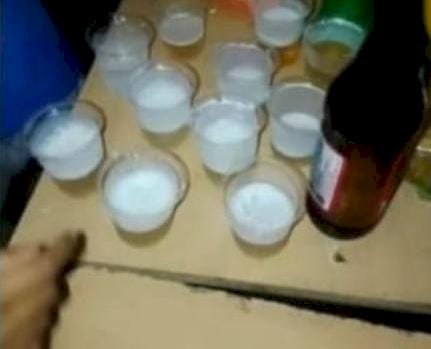 मस्तूरी के भट्टचौरा हायर सेकंडरी स्कूल में प्रिंसिपल एल सी वारे के नाक के निचे बच्चों का बियर पार्टी करते वीडियो हो रहा वाइरल पेरेंट्स प्रिंसिपल को हटाने की कर रहें मांग पढ़े पूरी ख़बर