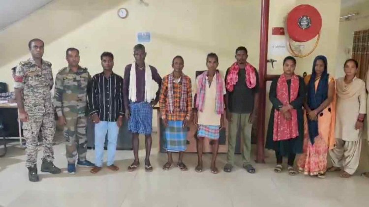 CG - दो तांत्रिक समेत 7 गिरफ्तार : जादू-टोना के शक में आरक्षक के परिवार के 5 लोगों की बेरहमी से हुई थी हत्या, घटना में शामिल 7 लोग गिरफ्तार, पहले भी इतने लोग जा चुके जेल......