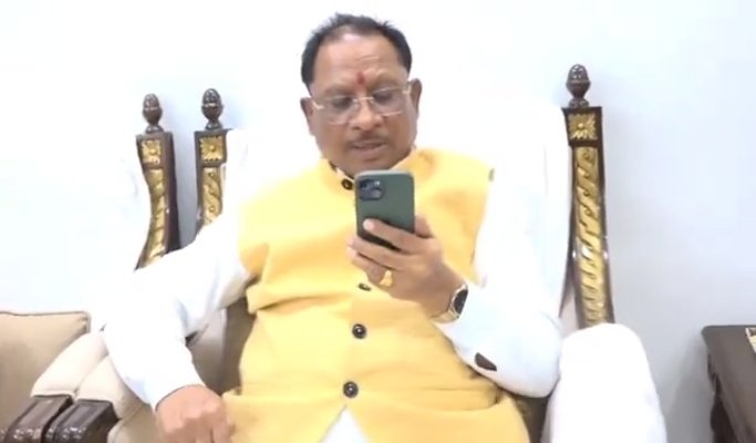 CG VIDEO: एक ही परिवार के 4 सदस्यों की हत्या मामला, CM साय ने पीड़ित परिवार से की बात, 10 लाख रुपए देने की घोषणा, देखें वीडियो....
