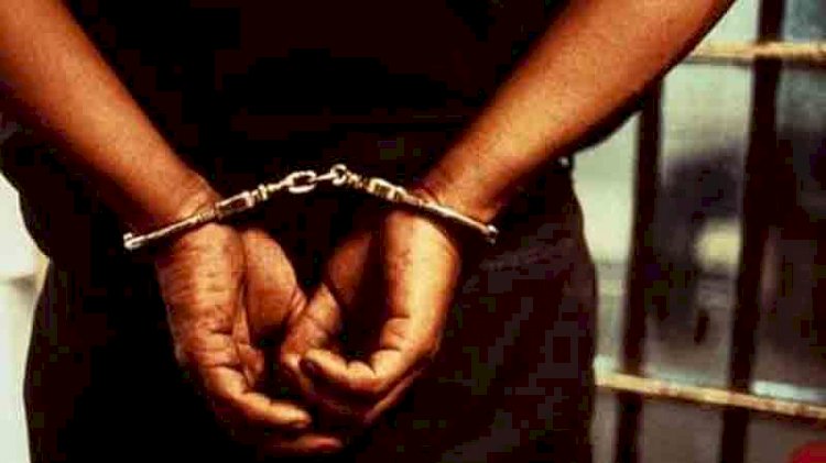 CG - शिक्षक गिरफ्तार : स्कूल की छात्रा से करता था ये घटिया हरकत, पुलिस ने शिक्षक को किया गिरफ्तार, कलयुगी शिक्षक के कारनामे जान रह जाएंगे हैरान…..