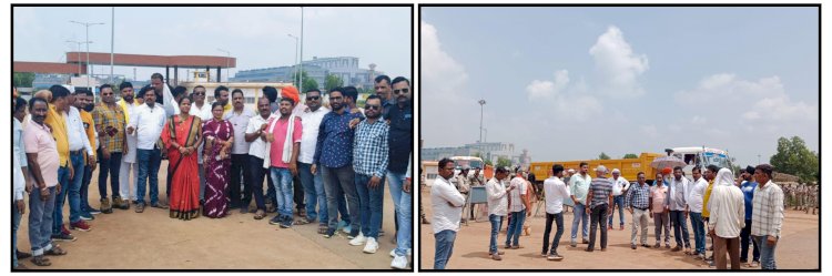 CG - इस्पात संयंत्र नगरनार के गेट नंबर 02 मे जय झाड़ेस्वर समिति एवं बस्तर परिवहन संघ के संयुक्त तत्वावधान मे परिवहन कार्य एव परिवहन भाड़े को लेकर चक्का जाम एवं धरना प्रदर्शन, भारी मात्रा मे पुलिस बल तैनात किया गया...