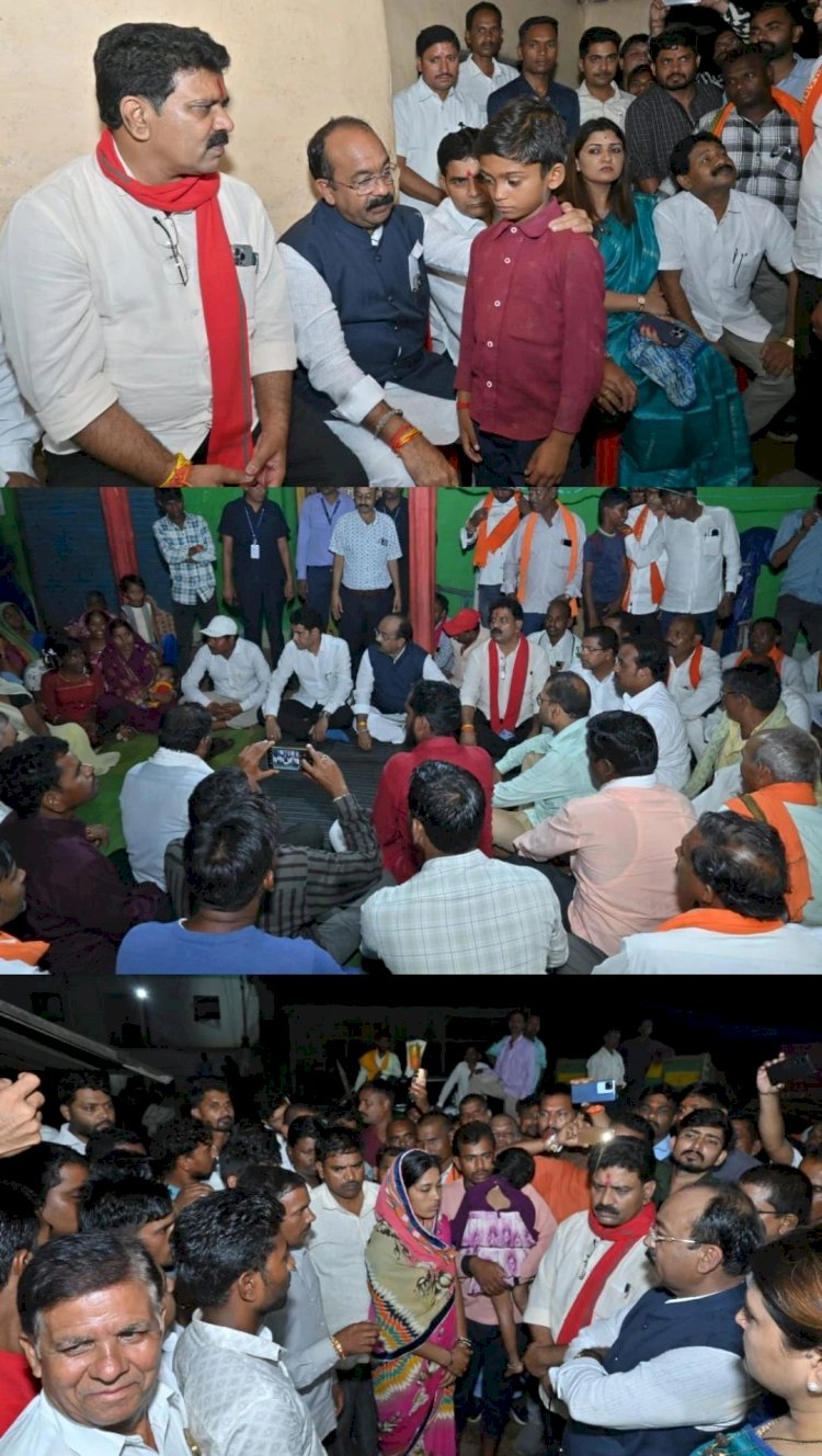 प्रदेश के उपमुख्यमंत्रीअरुण साव, विजय शर्मा, राजस्व मंत्री वर्मा और पंडरिया विधायक बोहरा समाज के वरिष्ठजनों के साथ पहुँचे लोहारीडीह।
उपमुख्यमंत्री साव ने मृतक प्रशांत साहू की माता के नाम से जारी दस लाख का चेक परिवार को भेंट किया।
पीड़ित और बेगुनाहों को न्याय मिलेगा और दोषियों पर सख्त कार्यवाही की जाएगी :- उपमुख्यमंत्री साव।