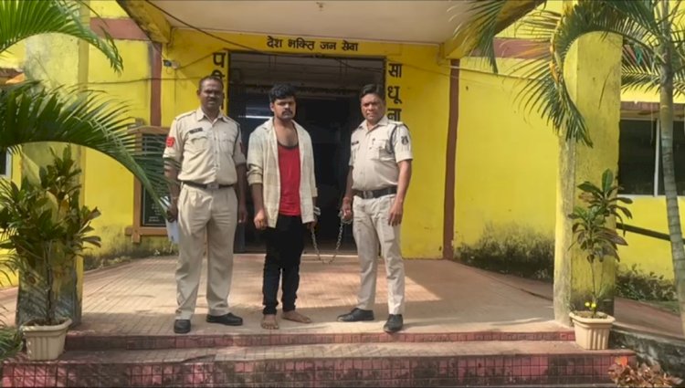 CG - दन्तेवाड़ा कोर्ट पेशी से वापस लाते समय पुलिस की आँखों में मिर्ची पाउडर झोंककर फरार होने वाले बाईक चोर गिरोह के सरगना समीर खान को परपा पुलिस ने पकड़कर भेजा जेल...