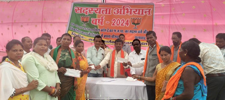 पंडित दीनदयाल उपाध्याय जयंती पर नानगुर मंडल में महा सदस्यता अभियान कार्यक्रम में सांसद महेश कश्यप हुए शामिल...