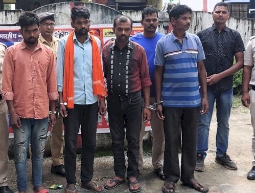 CG- ब्लाइंड मर्डर का खुलासा: परिवार की लड़की से प्रेम-प्रसंग, नाराज भाइयों ने युवक की बेरहमी से हत्या कर शव को जंगल में फेंका, पिता-पुत्र और रिश्तेदार भाई सहित 4 गिरफ्तार