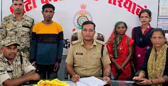 CG - पत्नी को प्रेमी संग रंगरेलियां मनाते पकड़ा: आपत्तिजनक अवस्था में पति ने देखा, पत्नी और प्रेमी ने बेरहमी से कर दी हत्या, फिर जो हुआ