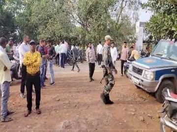 कवर्धा में नहीं थम रहा विवाद अब मूर्ति स्थापना को लेकर ठनी छावनी में तब्दील हुआ पूरा गाँव पढ़े पूरी ख़बर