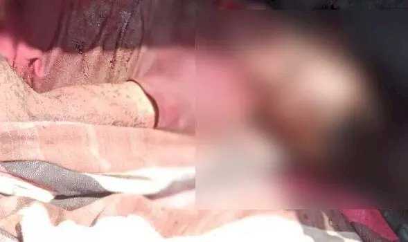 CG - दिल दहला देने वाली घटना : राजधानी में अधेड़ ने दी खुद की बलि, देवता के सामने धारदार कैची से काट ली अपनी गर्दन, मौके पर हुई मौत….