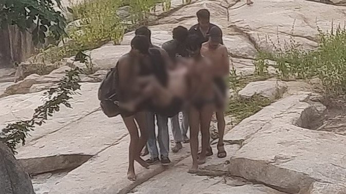 CG - छात्र की मौत : पिकनिक मनाने वाॅटर फाॅल गए दो छात्र, नहाने के दौरान डूबने लगे दोनों, एक को दोस्तों ने बचाया…..दूसरे की मौत.....