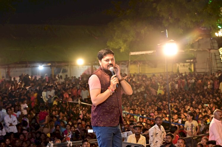 Anuj Night: गंजपारा दुर्गा उत्सव समिति के कार्यक्रम में अनुज शर्मा संग झूम उठा पूरा शहर