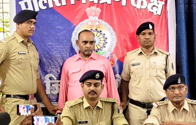 CG- गुरूजी गिरफ्तार: पुलिस ने रेड कार्यवाही कर UP से गैंग के मुख्य सरगना को पकड़ा, कारनामे जान रह जाएंगे हैरान