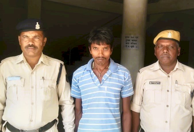 CG: घर के बाहर पड़े महिलाओं के कपड़ो की चोरी, साड़ी-पेटीकोट पहनकर करता था यह काम, 4 सालों से....