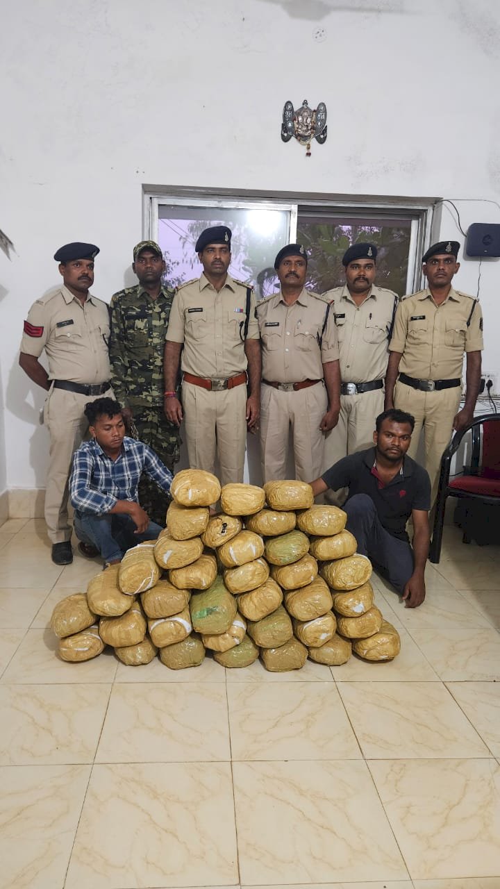 भारी मात्रा में अवैध गांजा का परिवहन करने वाले दो अंतर्राज्यीय तस्कर गिरफ्तार।