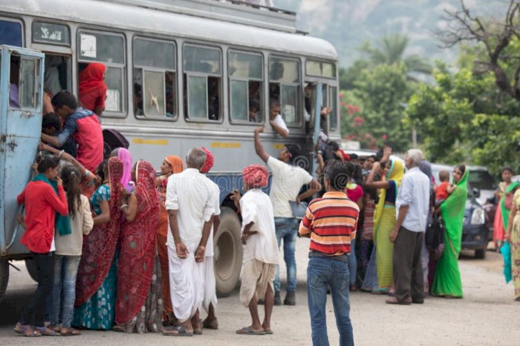 मस्तूरी क्षेत्र में लेबर सरदारों की गुंडागर्दी श्रमिक कों उतारा मौत के घाट अधिकारियों की जेब हो रही गर्म और मजदूरों की जा रही जान इनको मिली खुली छूट खुलेआम हो रहा गरीबो का शोषण थाना से लेकर श्रम विभाग बना रहता हैं मुक दर्शक पढ़े पुरी ख़बर
