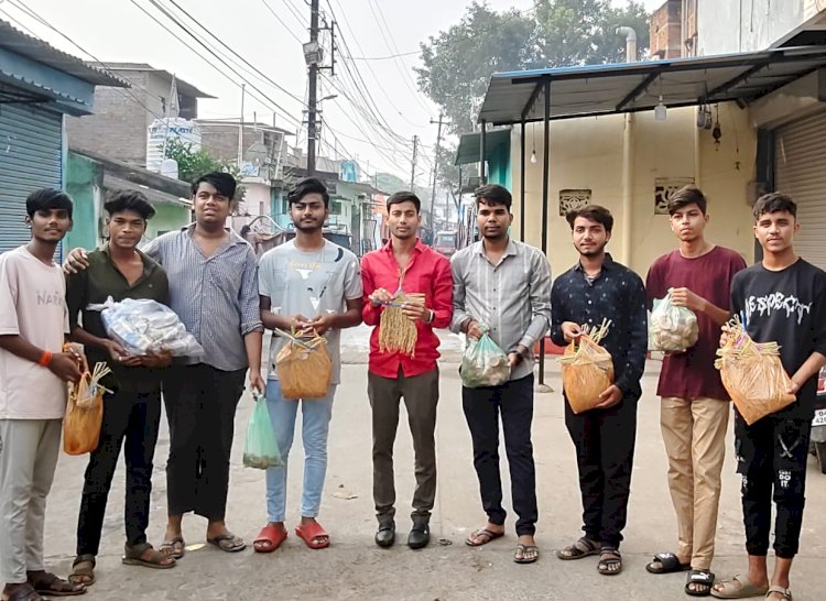 CG - गुढ़ियारी : युवाओं ने झुग्गी झोपड़ियां में घर घर वितरण किया दिया दी शुभकामनायें...